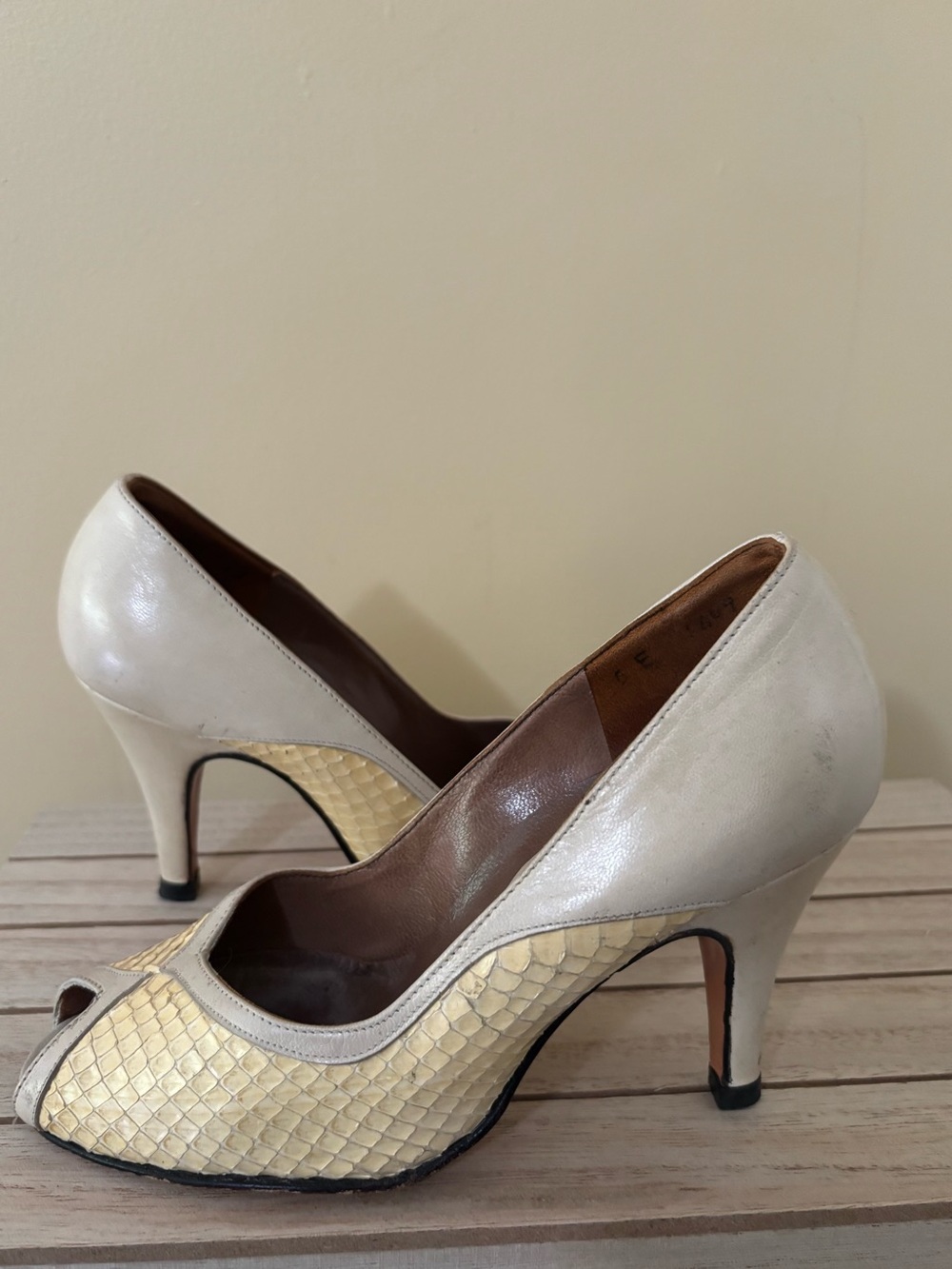 LORRINI| Classic Cream Snakeskin Two Tone Peep-Toe 2.5 Heel Vintage Pumps Sz 6